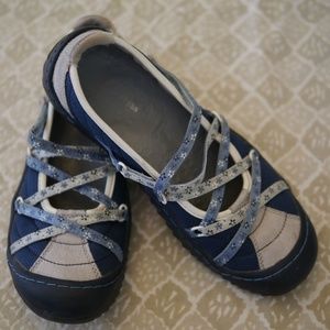 J-41 Mary Jane Style Shoes